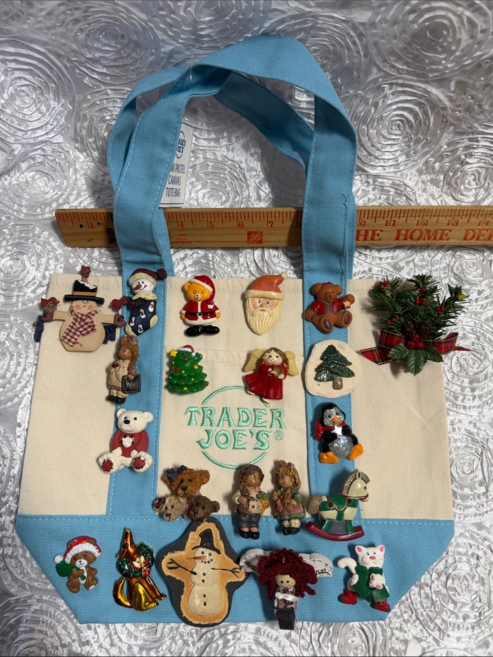 Christmas Pins 21 pieces